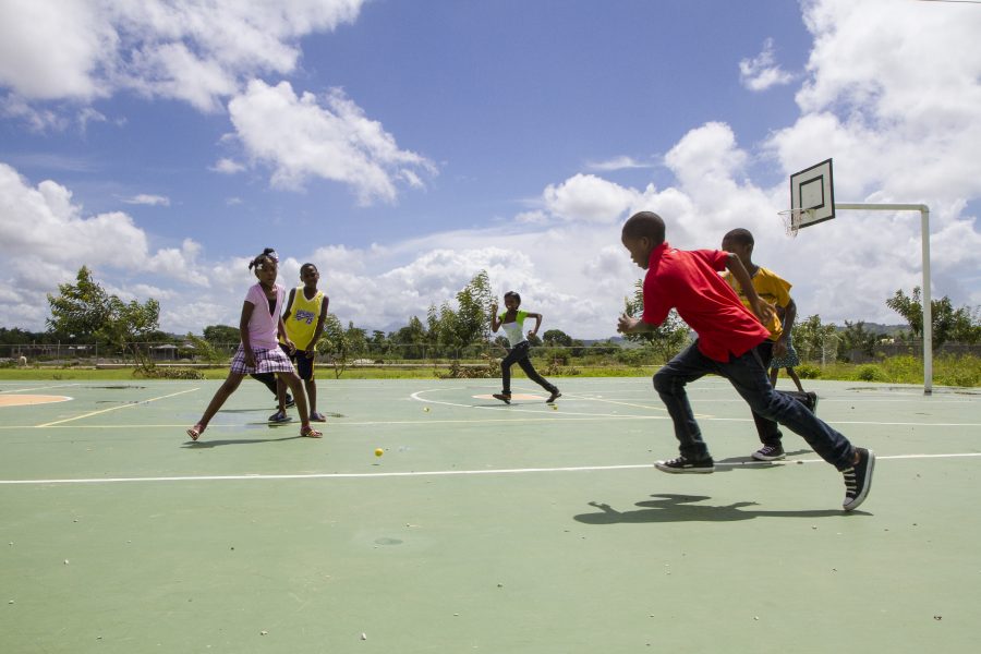 SOS-boern spiller fodbold Port-au-Prince i Haiti 