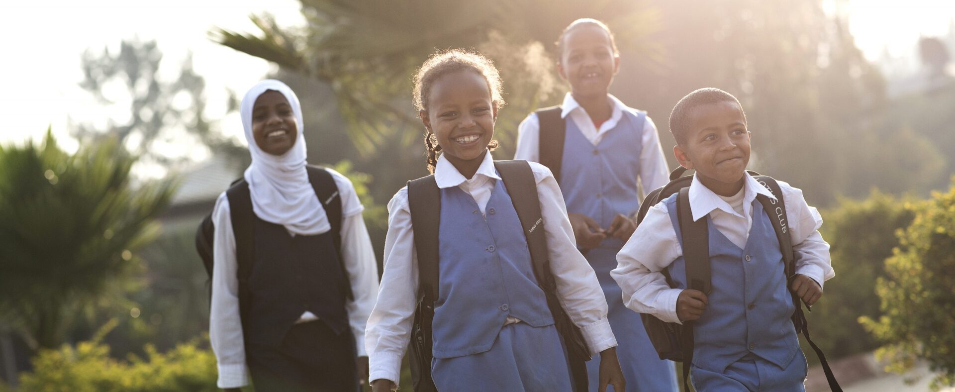 Etiopien, Awassa. Børn på vej i skole.
