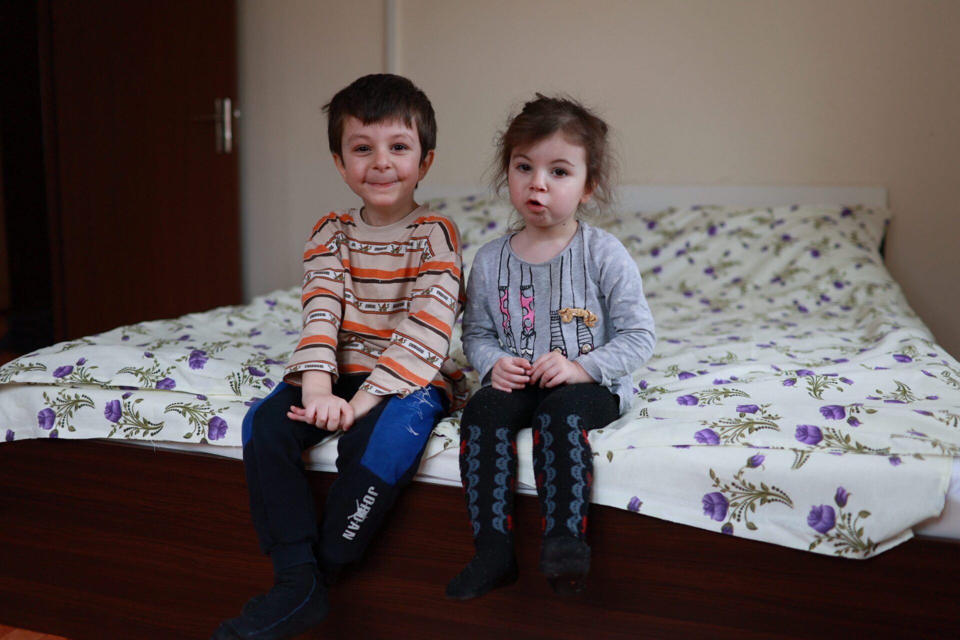 To ukrainske børn har fået et nyt hjem i børnebyen i Rumænien.