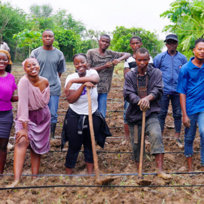 Udsatte unge går sammen om nye metoder i landbruget. Mød dem i det globale forløb Youth Unite for Global Change