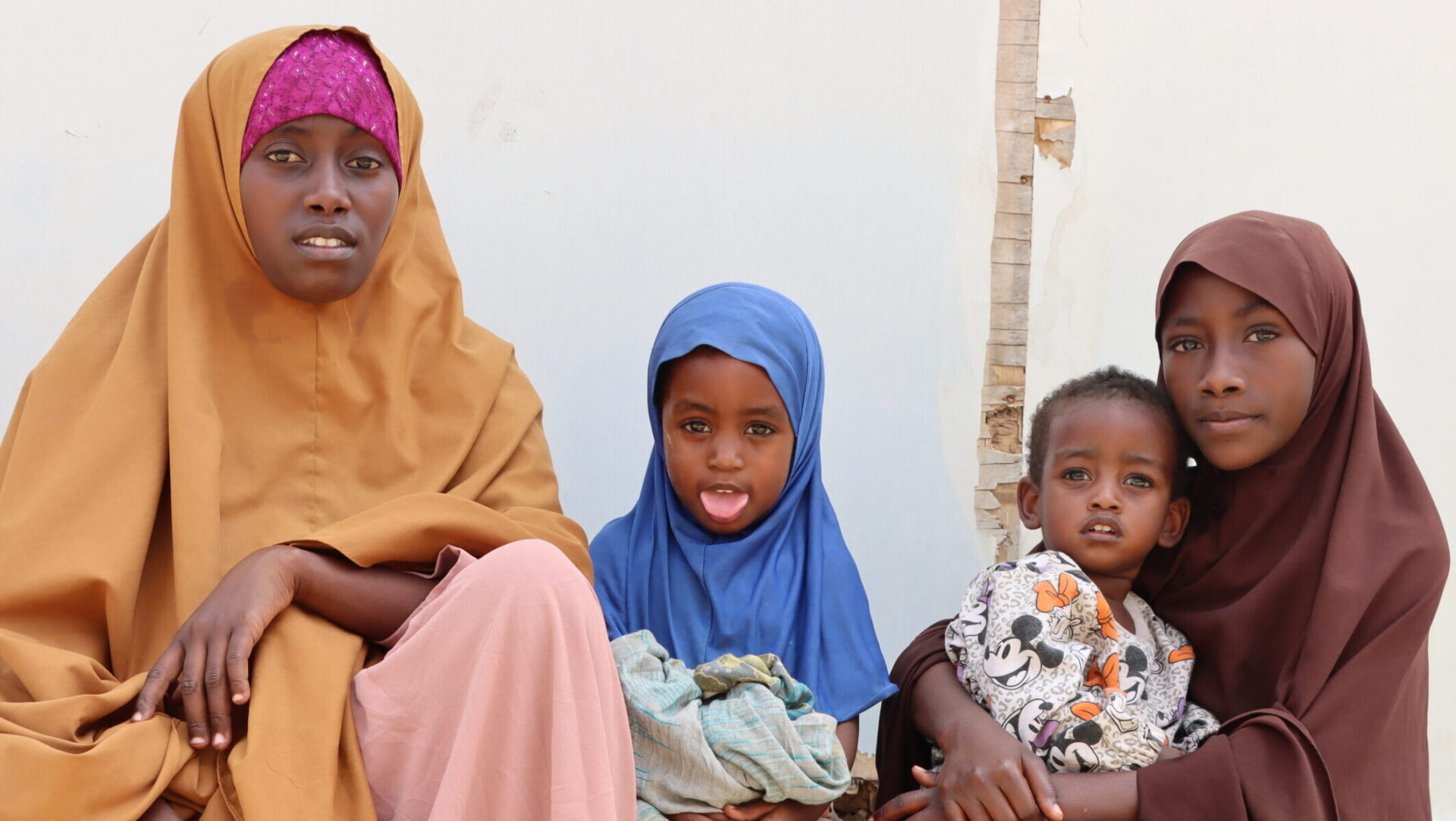 Ligesom millioner af andre kvinder og børn i Somalia, er Saadia og hendes tre børn internt fordrevne på grund af klimaforandringer og konflikter i landet.