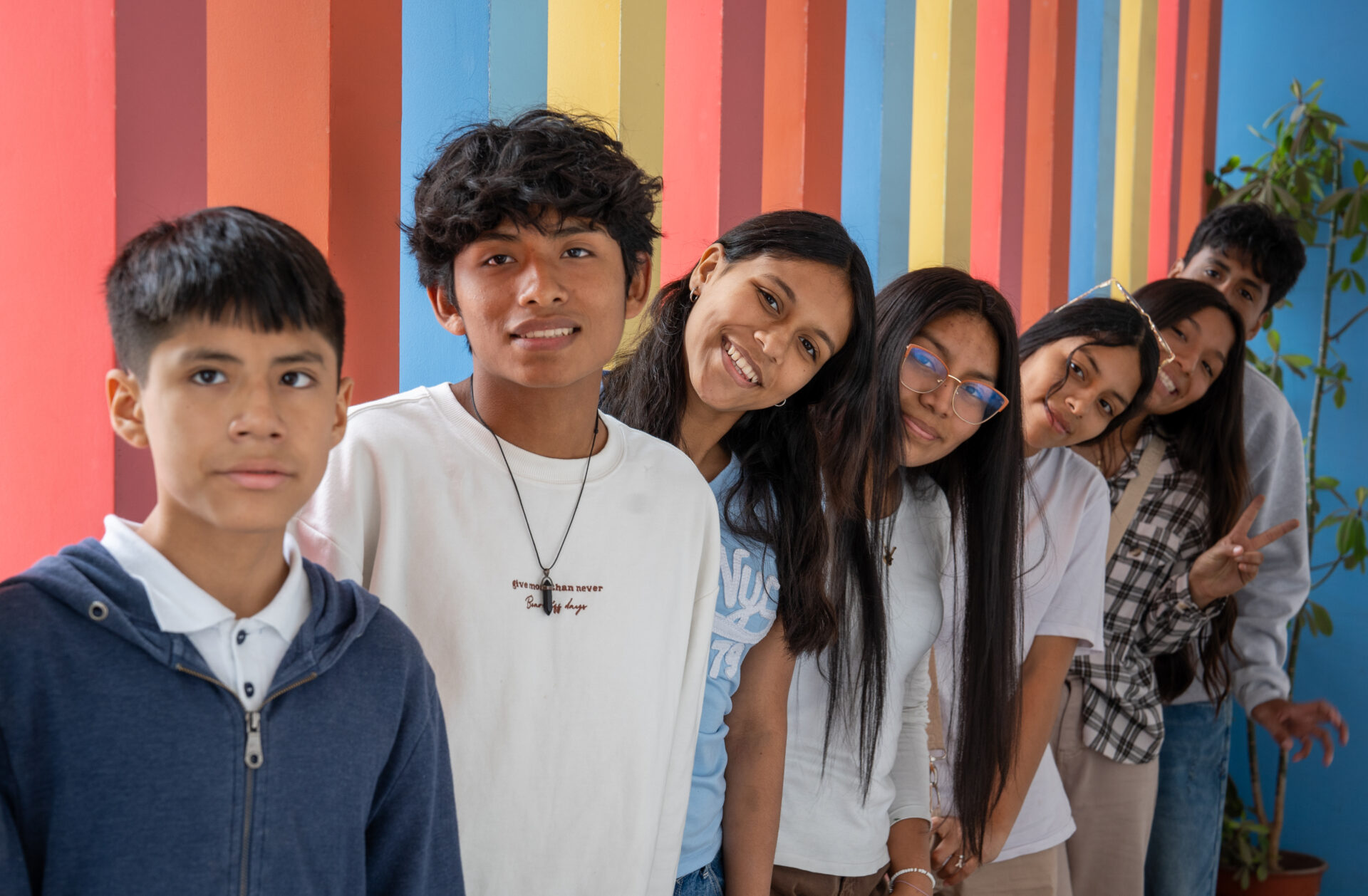 Børn på stribe klar til møde med SOS Børnebyernes ombudsperson i Peru. Foto Møde mellem børn og SOS Børnebyernes ombudsperson i Peru. Foto: Chilie Hviid Orloff Fillipsen