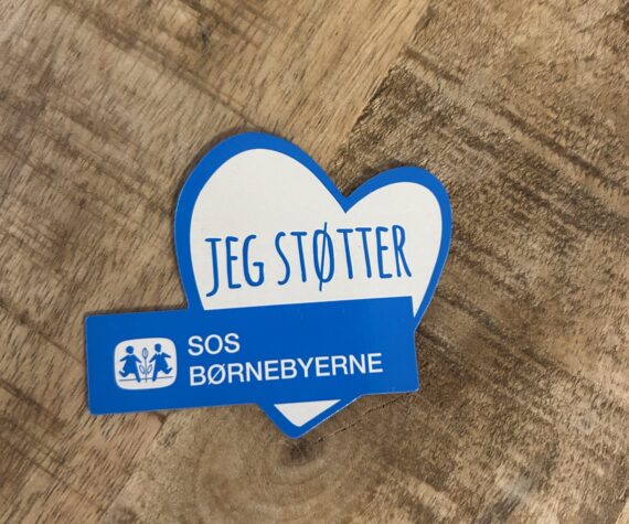 Magnet med SOS Børnebyerne logo