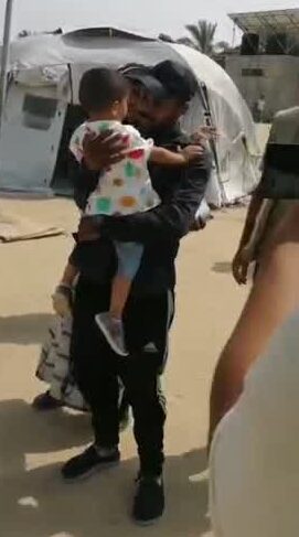 far holder om lille dreng, gaza