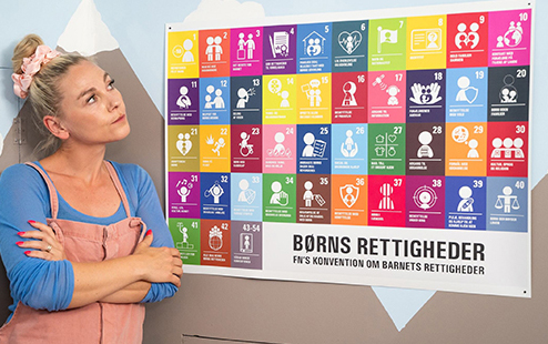 Mille Gori foran rettighedsplakat