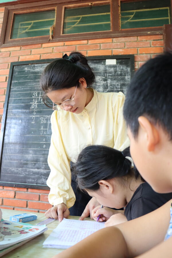 Linh underviser i klassen