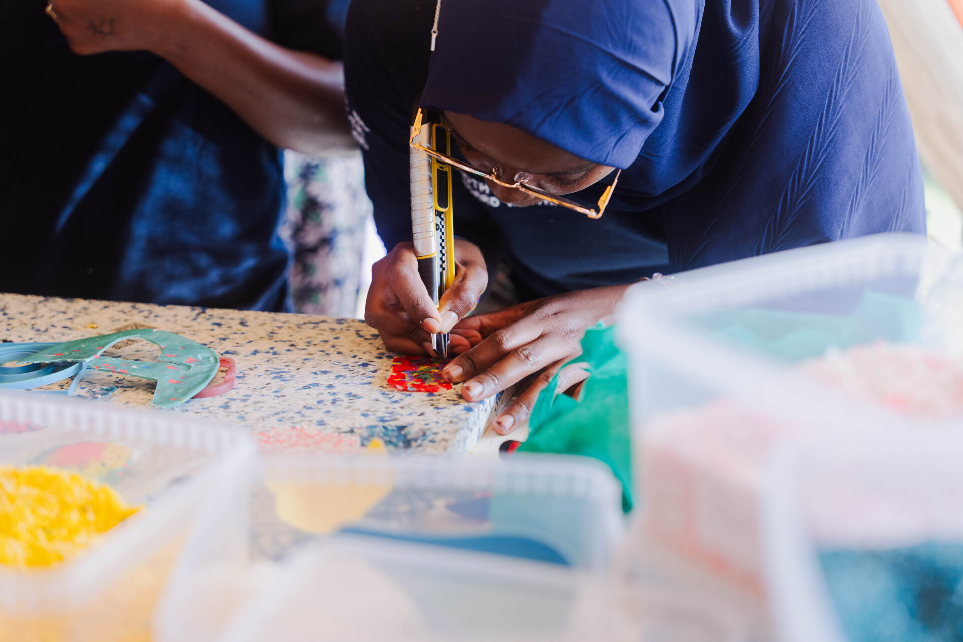 Ung på plastikworkshop på UFM