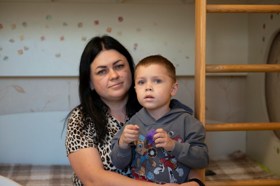 Ganna og Vanya, mor og søn fra Ukraine