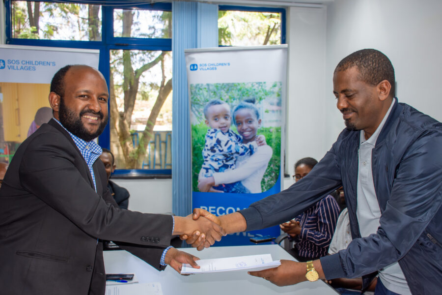 Eyob Bekele (t.v.), formand for NCLACE