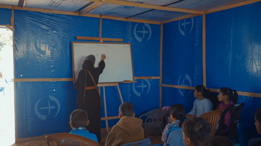 Undervisning i teltlejren i Rafah, Gaza