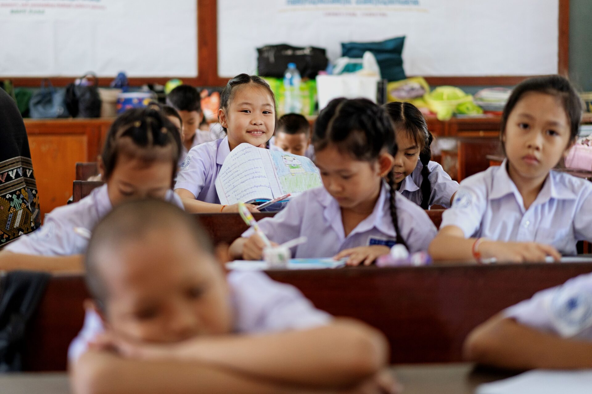 Skole i Laos, børn i klasseværelset