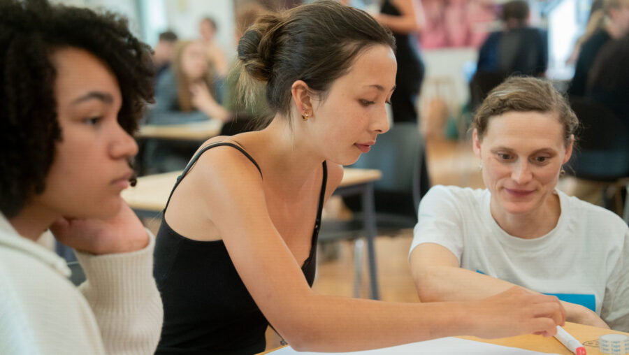 Gratis skolebesøg om verdens unge